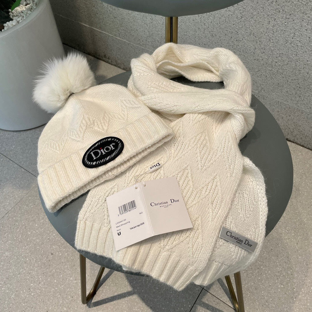 SET KNITTED SCARF AND HAT IN WHITE WOOL AND FOX FUR 434630