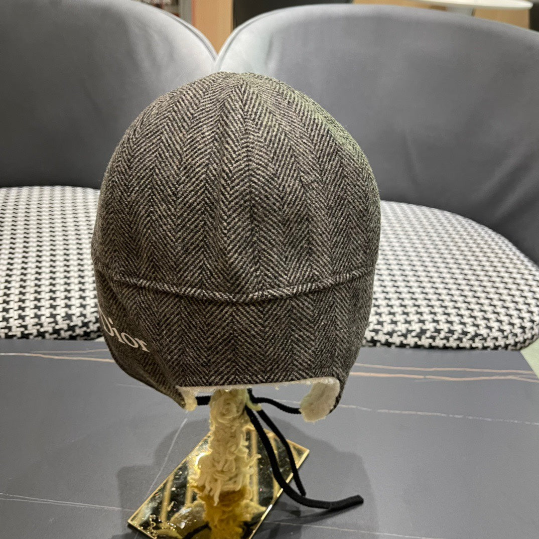 KNITTED TRAPPER HAT IN GRAY WOOL 439525