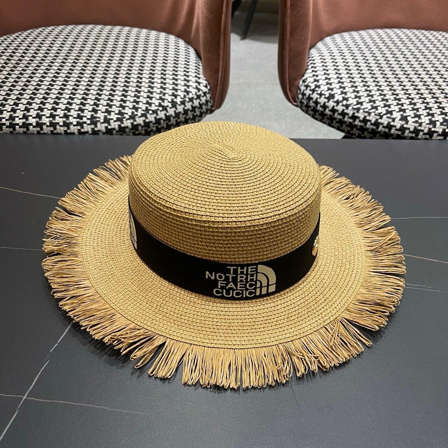 GUCCI 26S WIDE-BRIMMED STRAW HAT STYLE 67