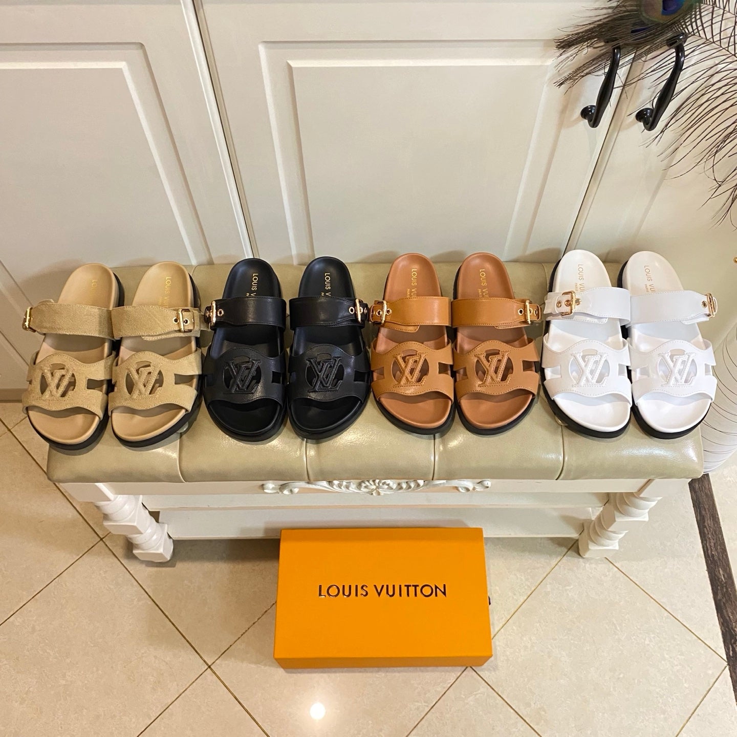 LV 26S ISOLA COMFORT MULES IN BLACK CALFSKIN