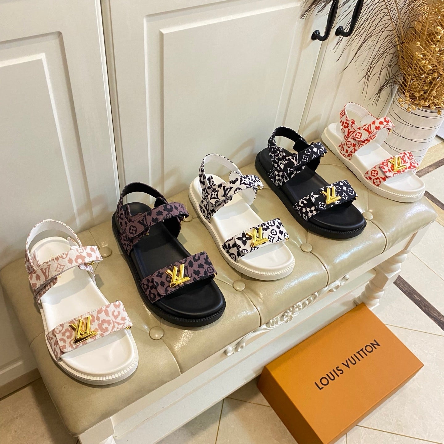 LV 26S SANDALS IN WHITE AND BLACK CANVAS