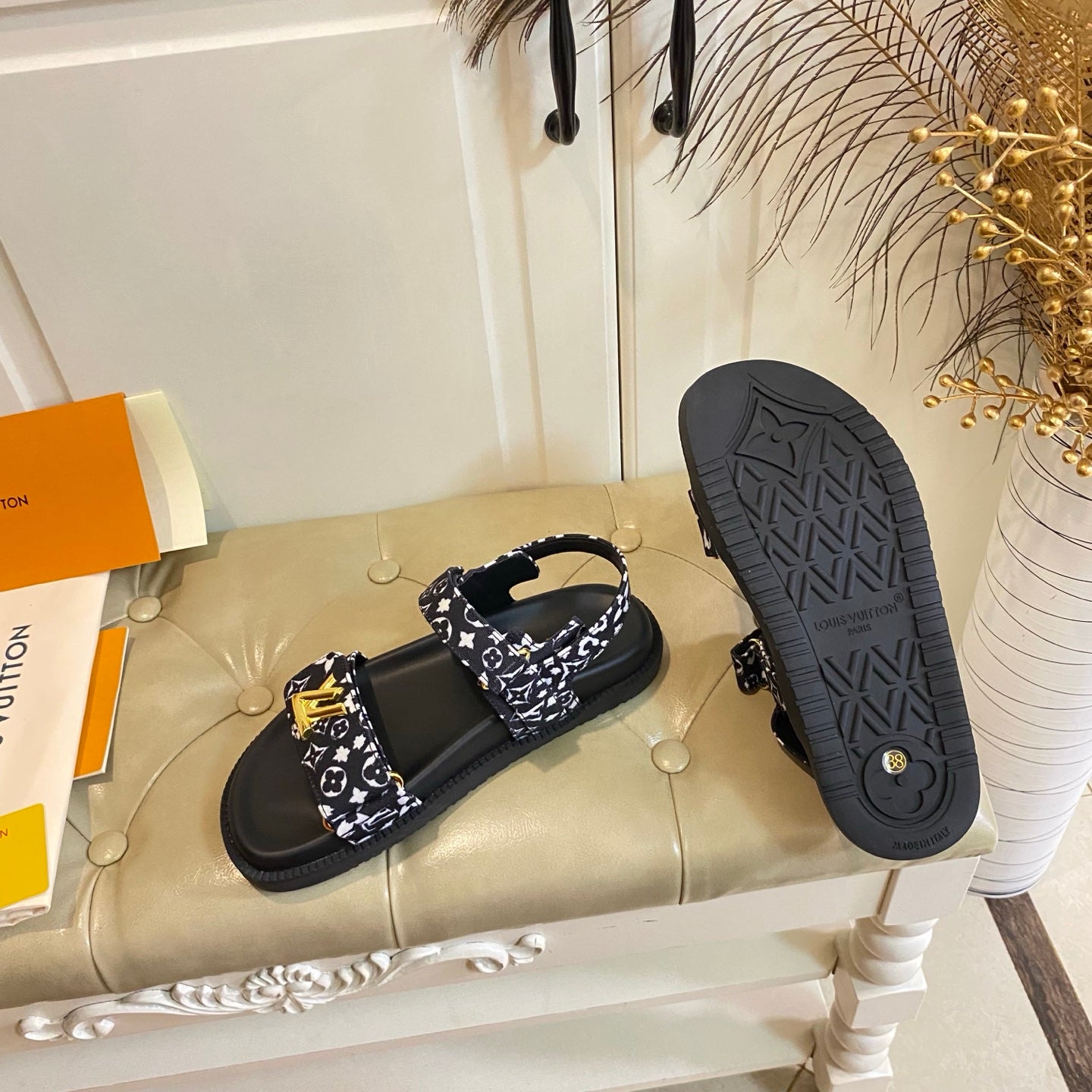 LV 26S SANDALS IN BLACK CANVAS