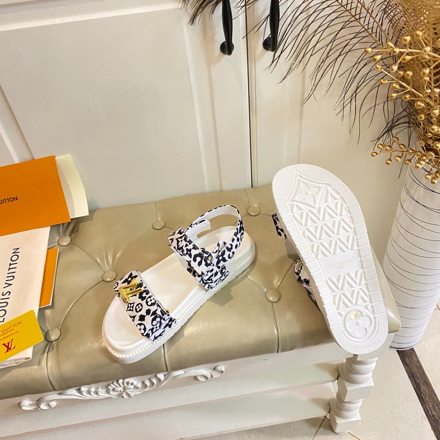 LV 26S SANDALS IN WHITE AND BLACK CANVAS