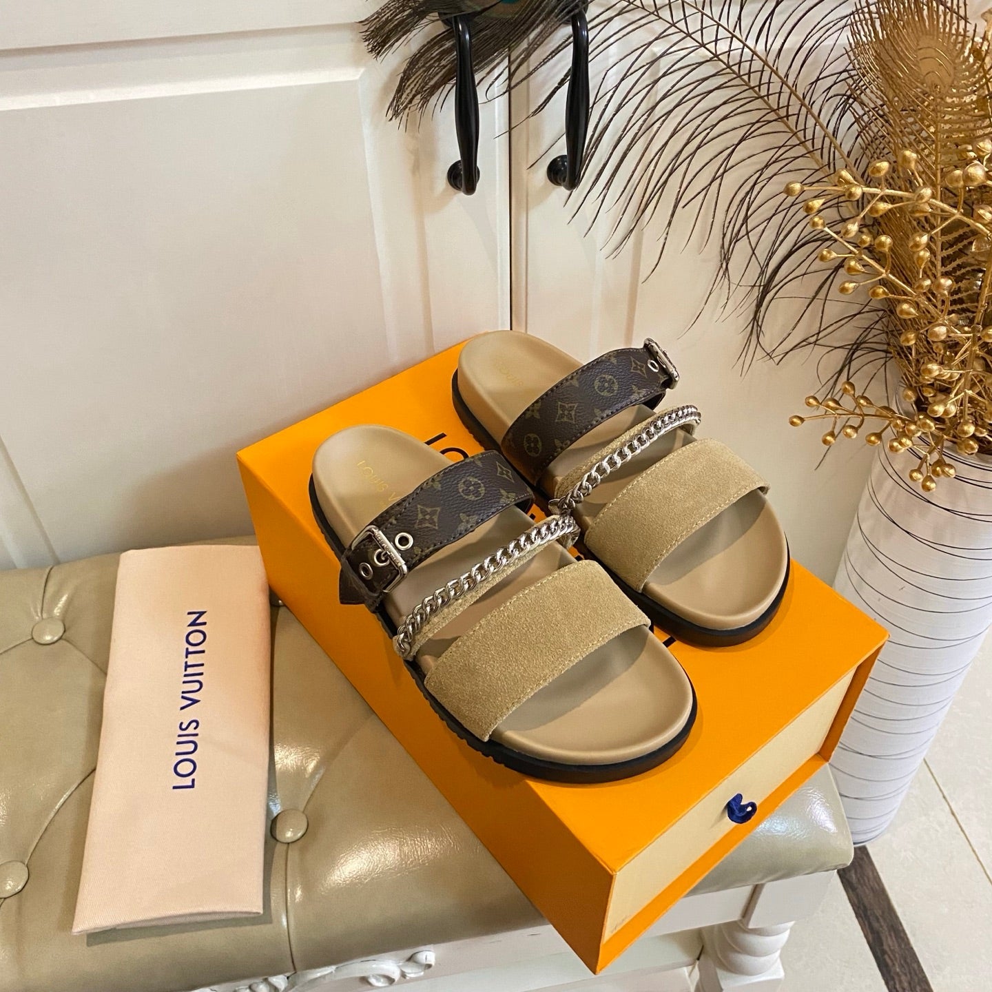 LV 26S STRAP SLIDES IN BROWN SUEDE AND CANVAS