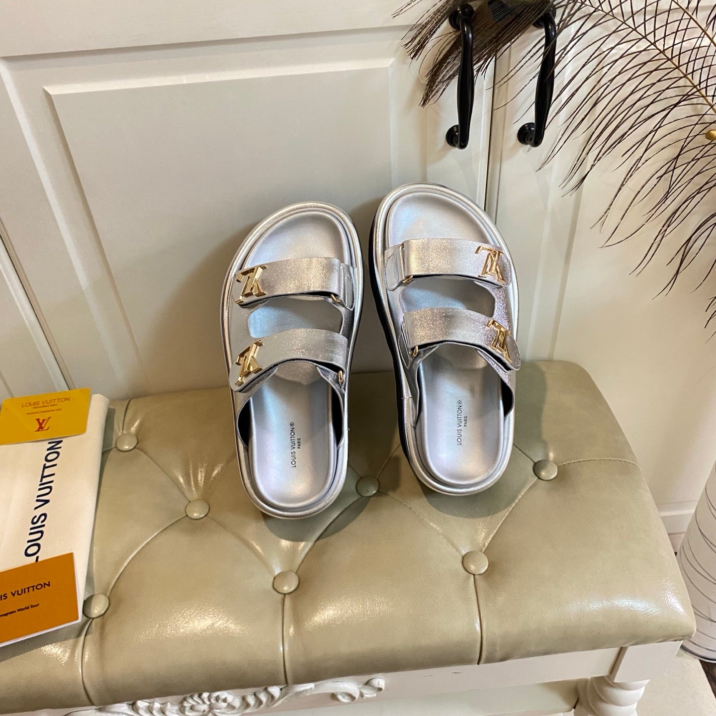 LV 26S WEDGE SLIDES 45 MM IN SILVER CALFSKIN