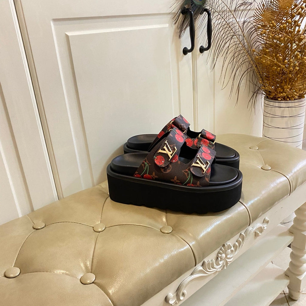 LV 26S WEDGE SLIDES 45 MM IN DARK BROWN MONOGRAM COATED CANVAS WITH CHERRY PRINT