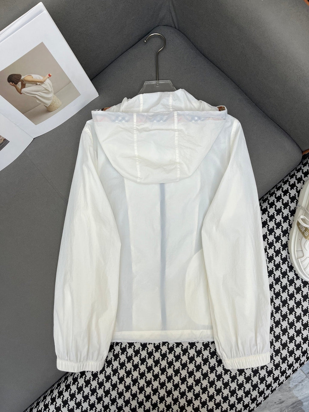 HOODED WINDBREAKER IN WHITE