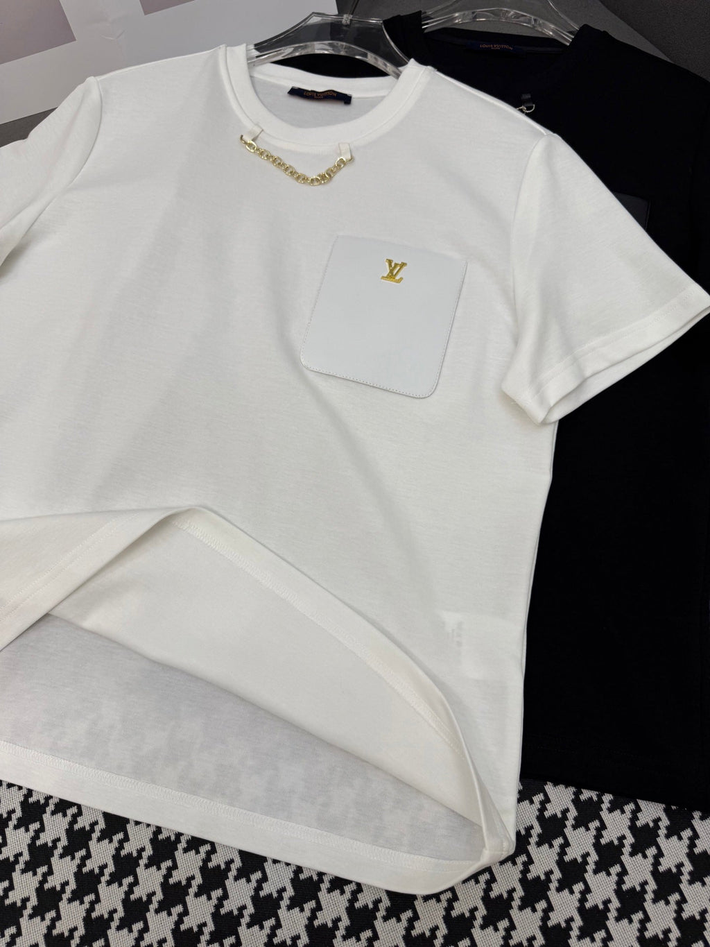 LV NEW T-SHIRT AND SHORTS SET WITH GOLD HARDWARE DETAILS