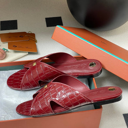 FLAT SLIPPERS IN RED CALFSKIN SNAKE EMBOSSING