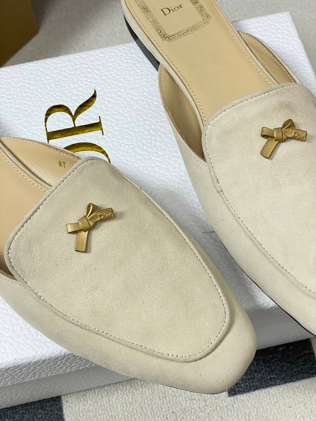 DIOR 26S MULES IN BEIGE SUEDE WITH BOW