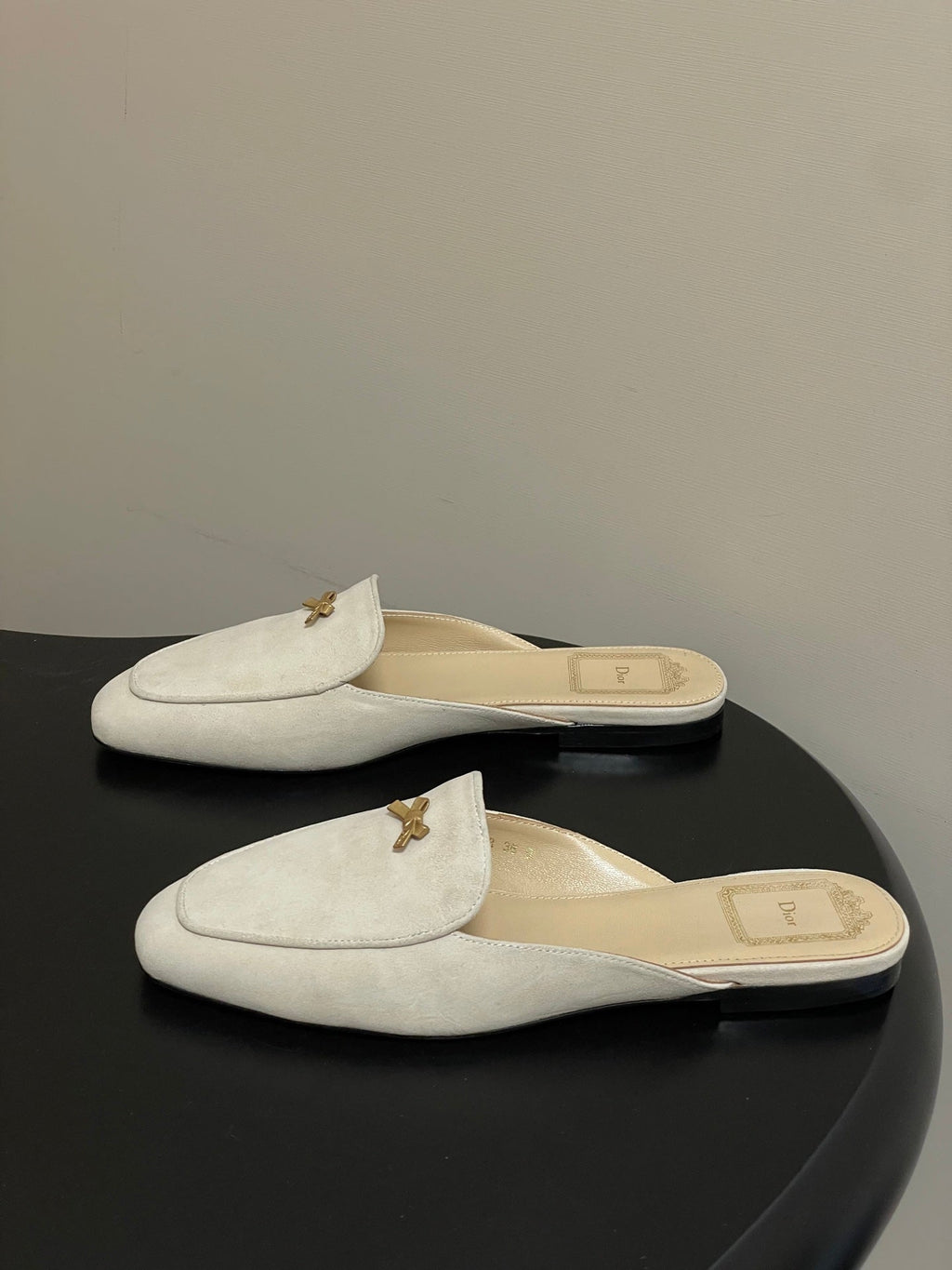 DIOR 26S MULES IN BEIGE SUEDE WITH BOW