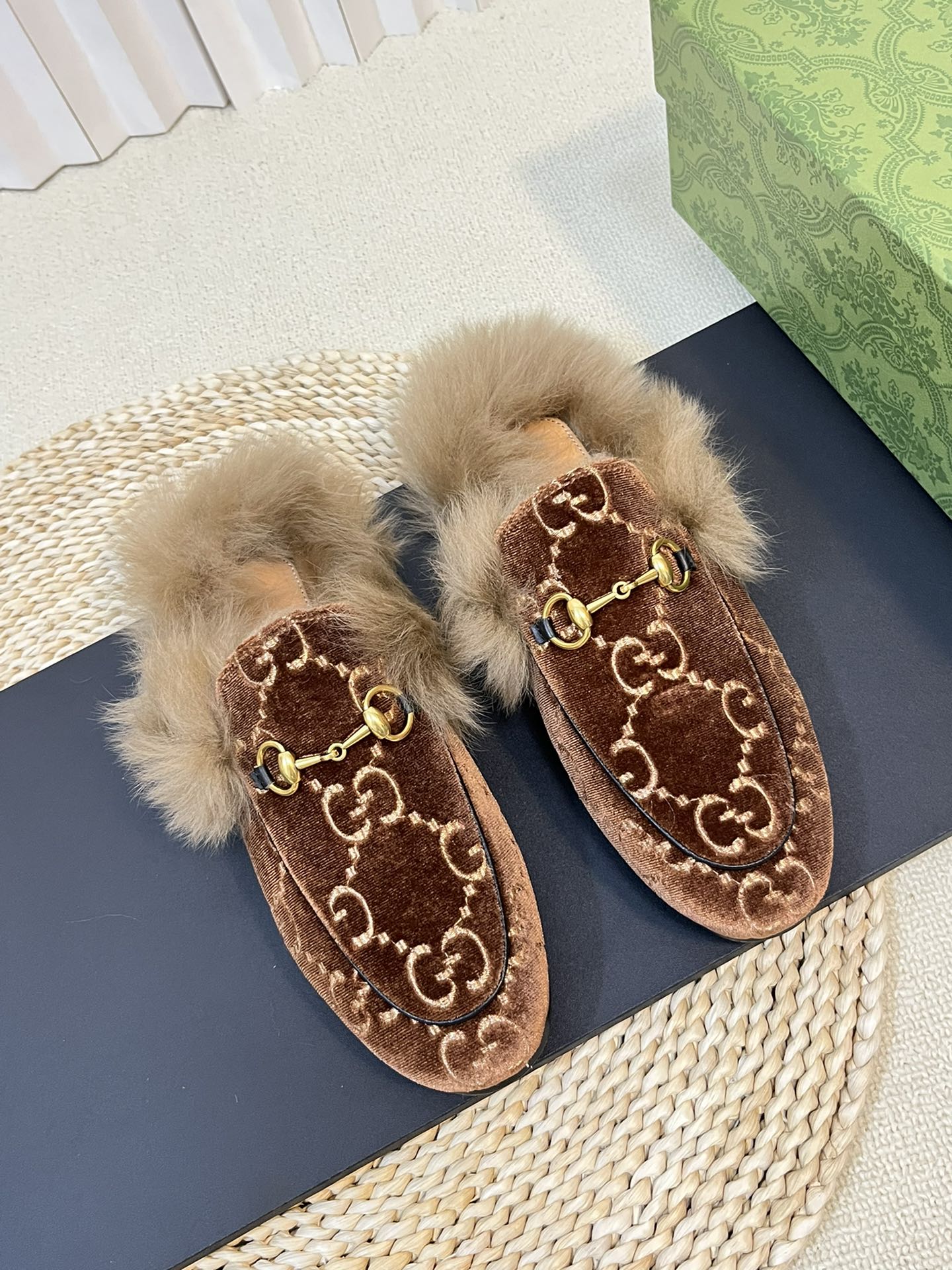 HORSEBIT MULE IN SYRUP BROWN MONOGRAM VELVET AND LAMB WOOL LINING