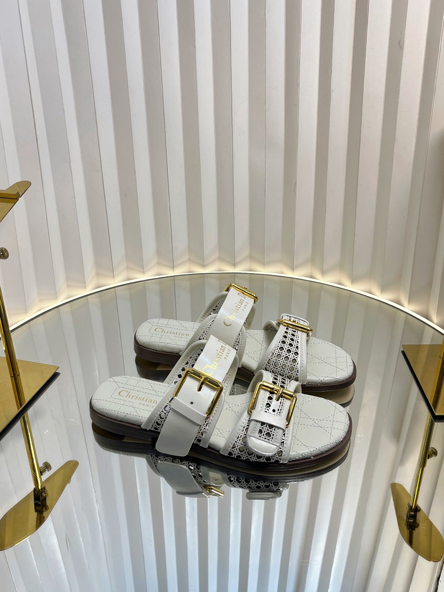 D-AVENUE SLIDES 25S IN WHITE CALFSKIN MICRO CANNAGE MOTIF