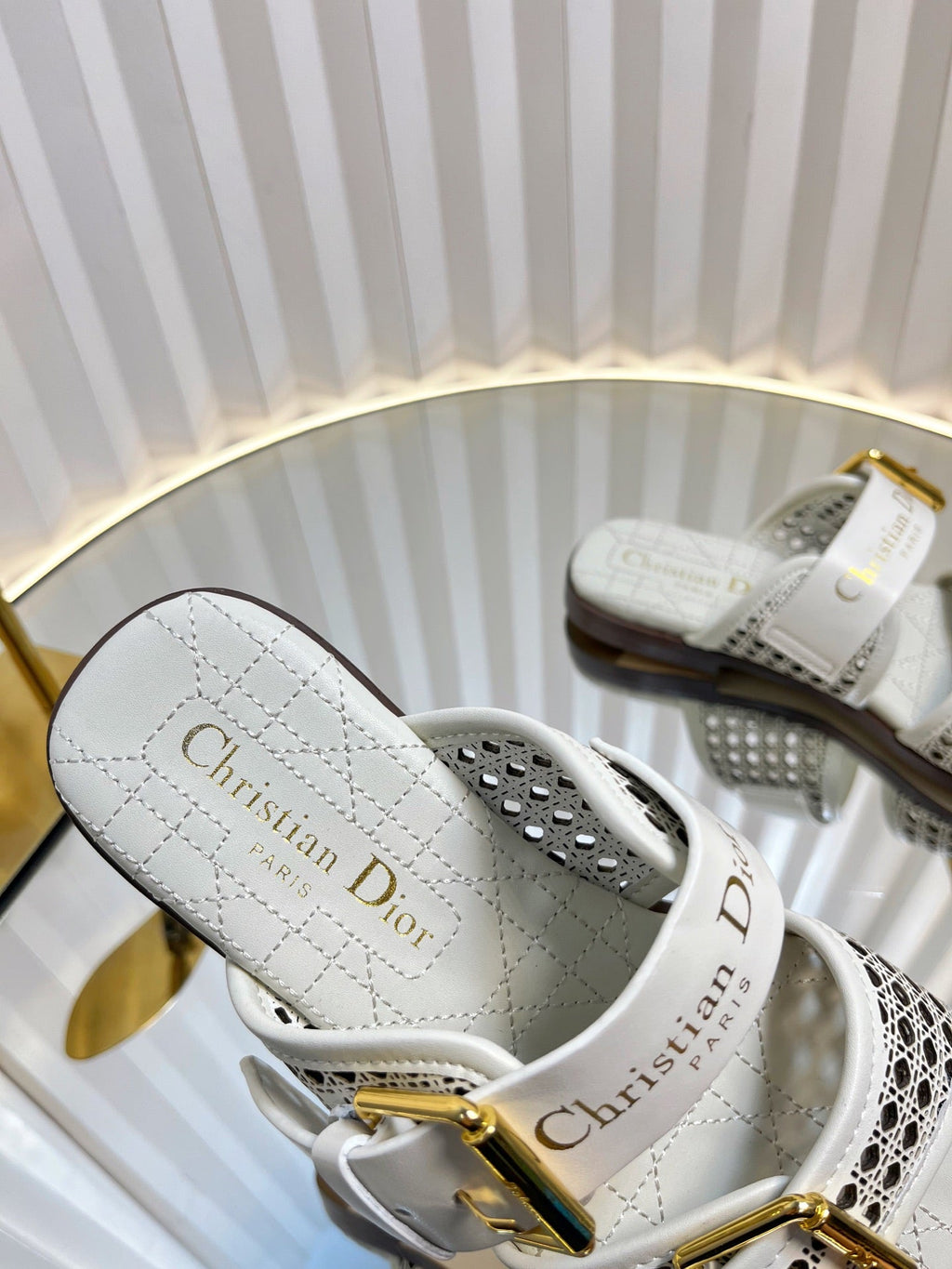 D-AVENUE SLIDES 25S IN WHITE CALFSKIN MICRO CANNAGE MOTIF