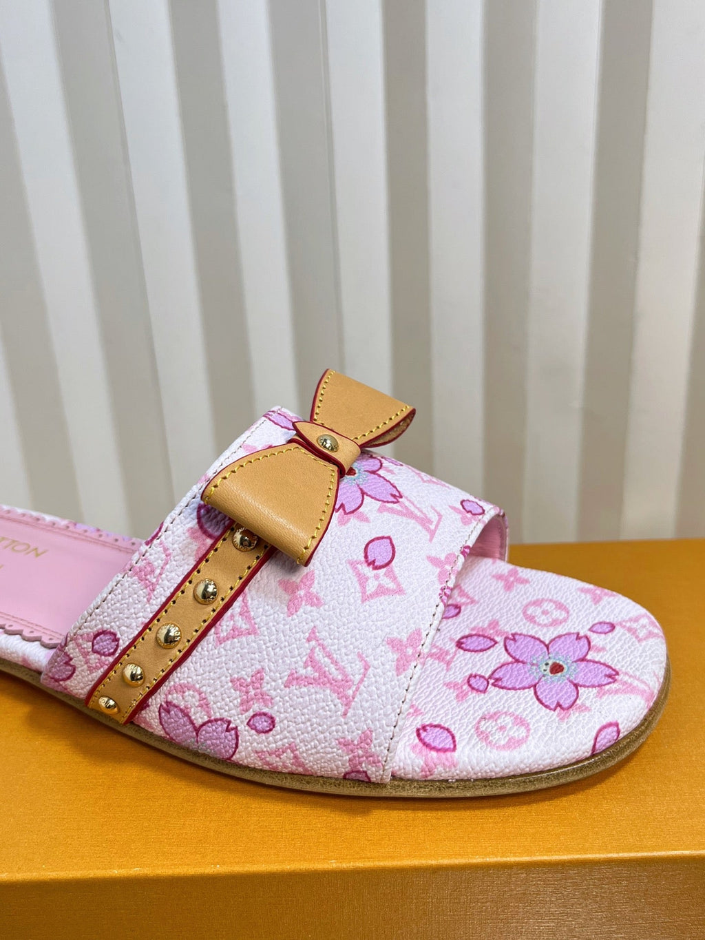 LV 26S FLAT MULES IN LIGHT PINK CALFSKIN CHERRY BLOSSOM MONOGRAM WITH BOW