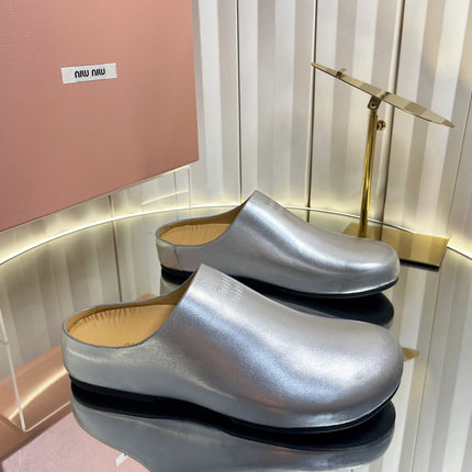 MIUMIU 26S CLOG MULES IN SILVER CALFSKIN
