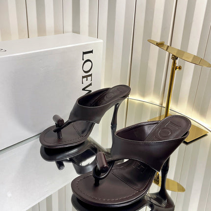 LOEWE 26S HEELED THONG SANDALS 90 MM IN DARK BROWN CALFSKIN