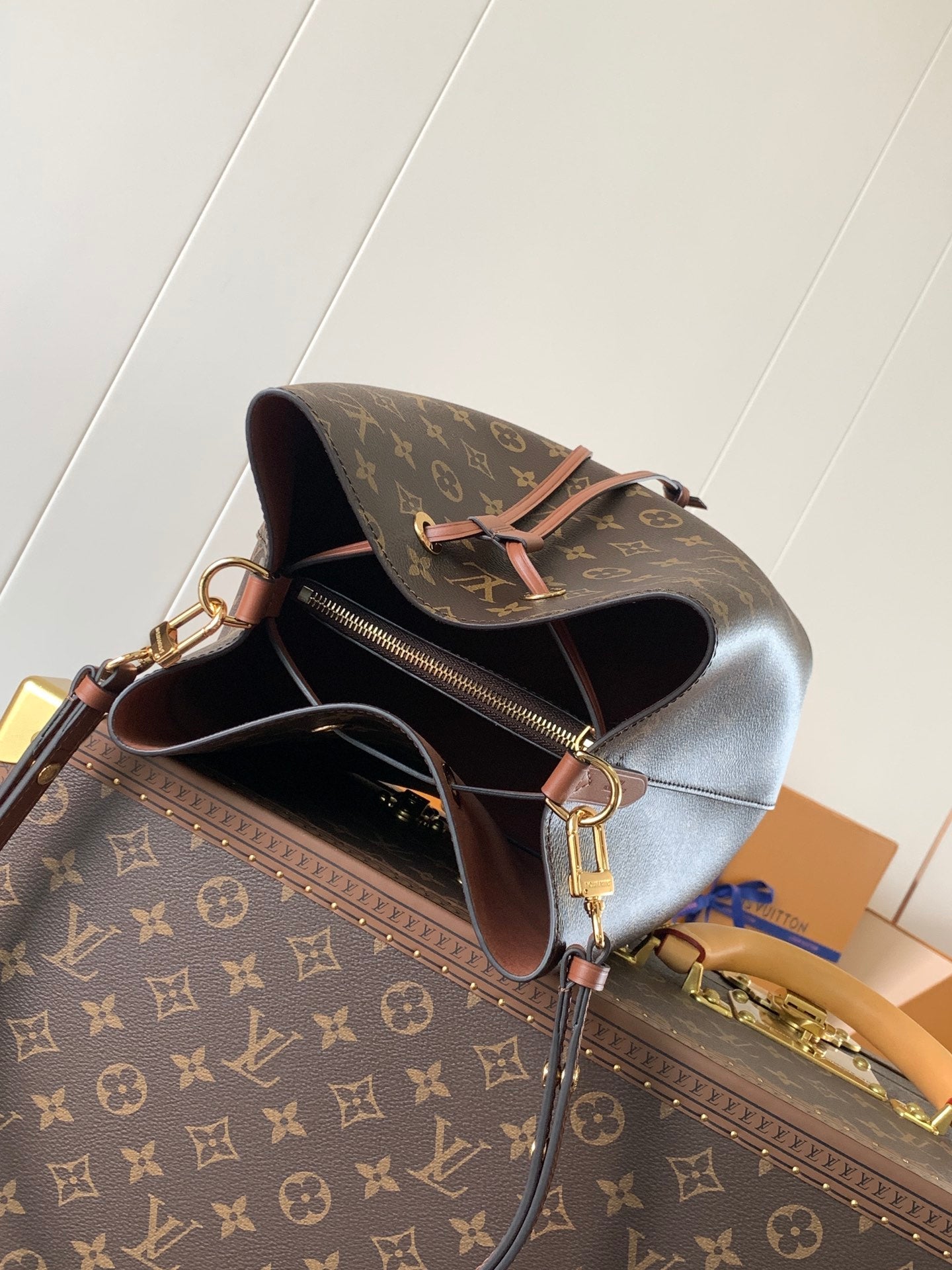 LV 26S GASTON BAG 26 IN BROWN MONOGRAM CANVAS STYLE 1