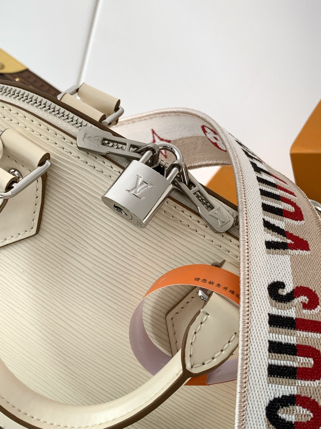 ALMA BB BAG 23 IN BEIGE GRAIN EPI COWHIDE