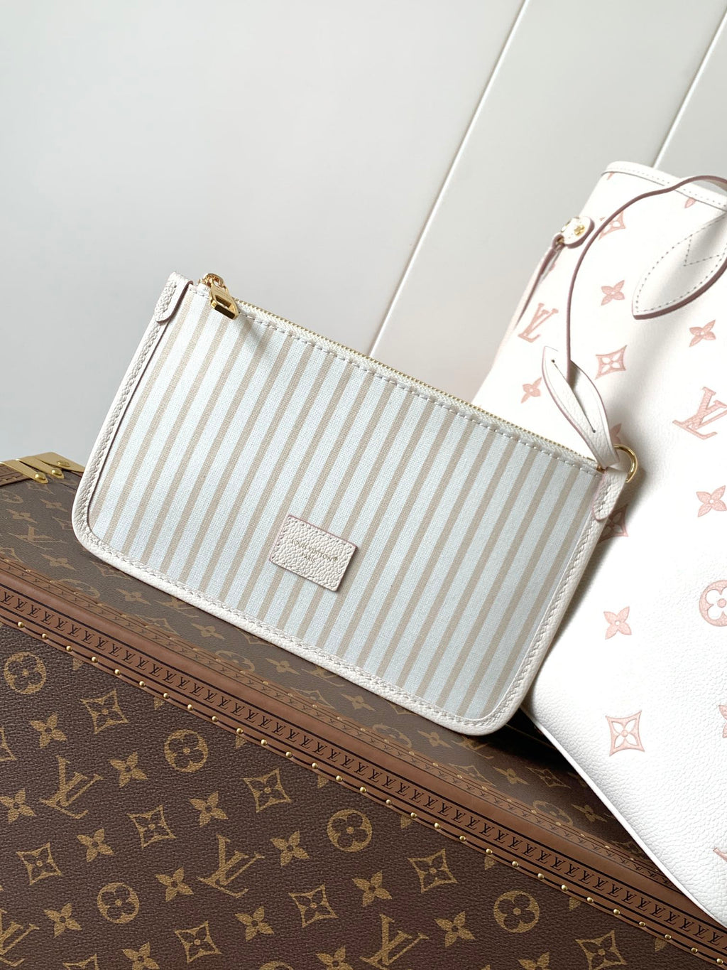 NEVERFULL MM TOTE BAG 32 IN WHITE MIX PINK CALFSKIN