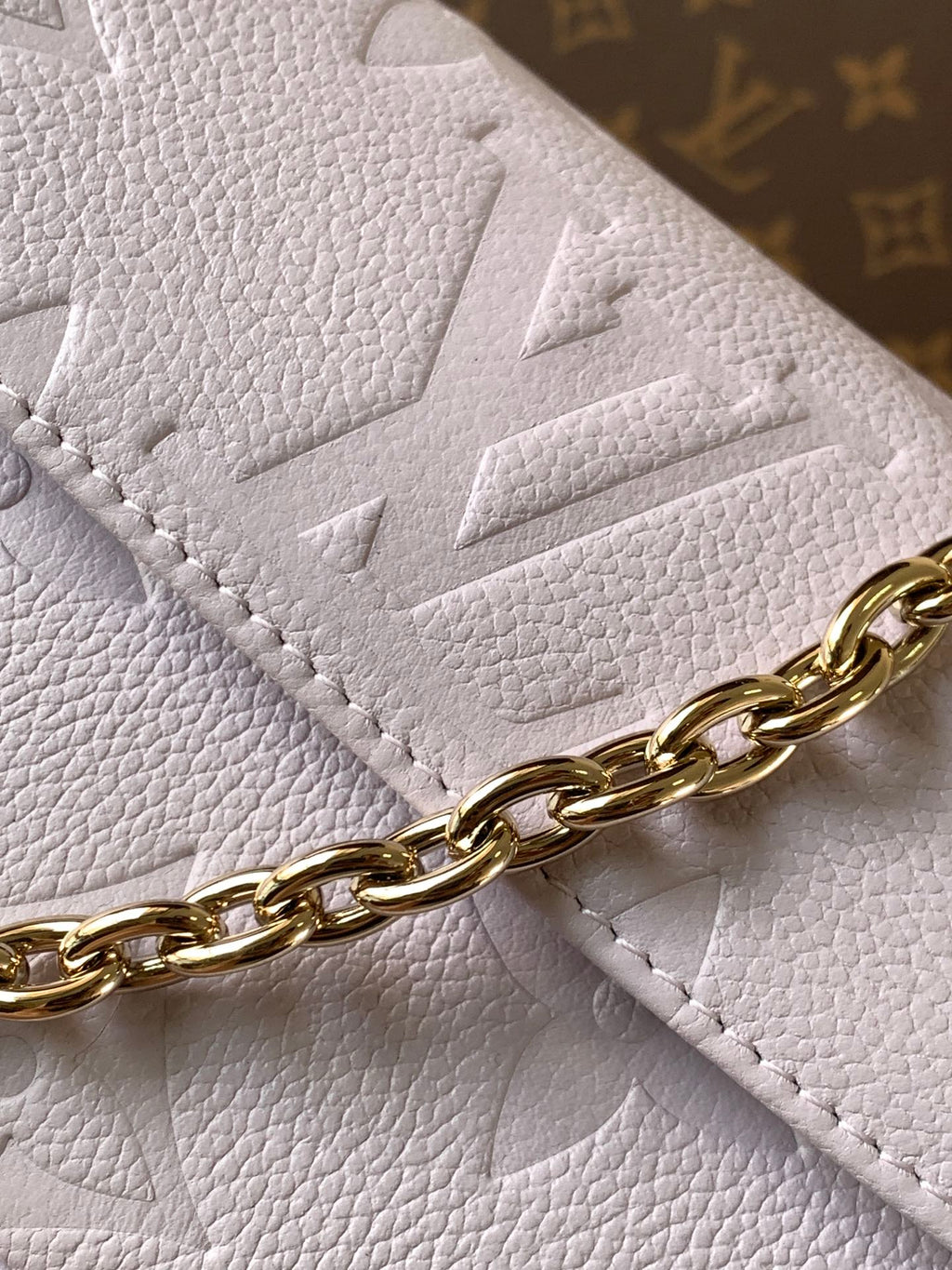 LV 25S WALLET ON CHAIN IVY 23 IN MISTY PURPLE EMBOSSED CALFSKIN TRIM