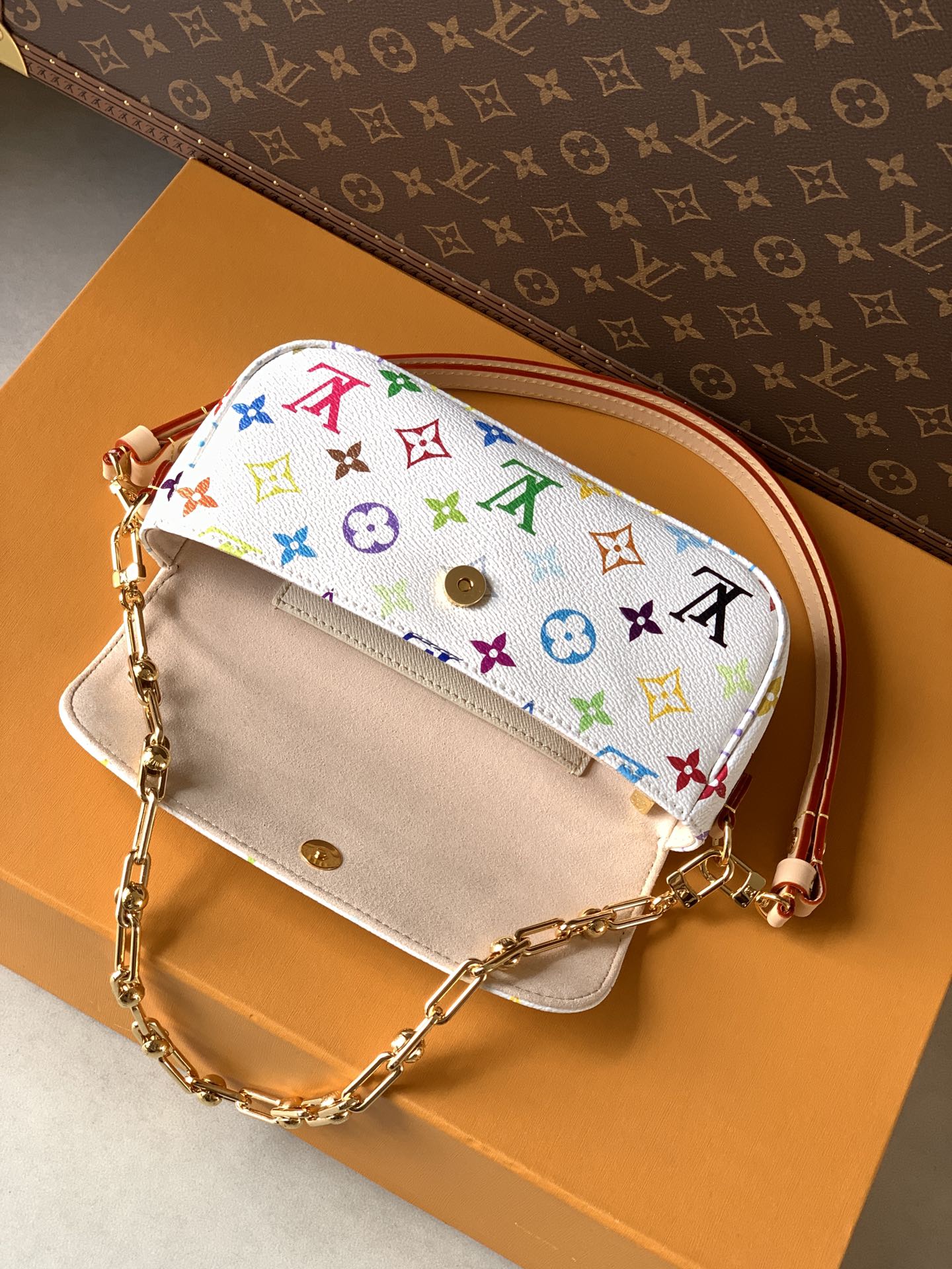 LV 26S WALLET ON CHAIN IVY 23 IN WHITE COATED CANVAS