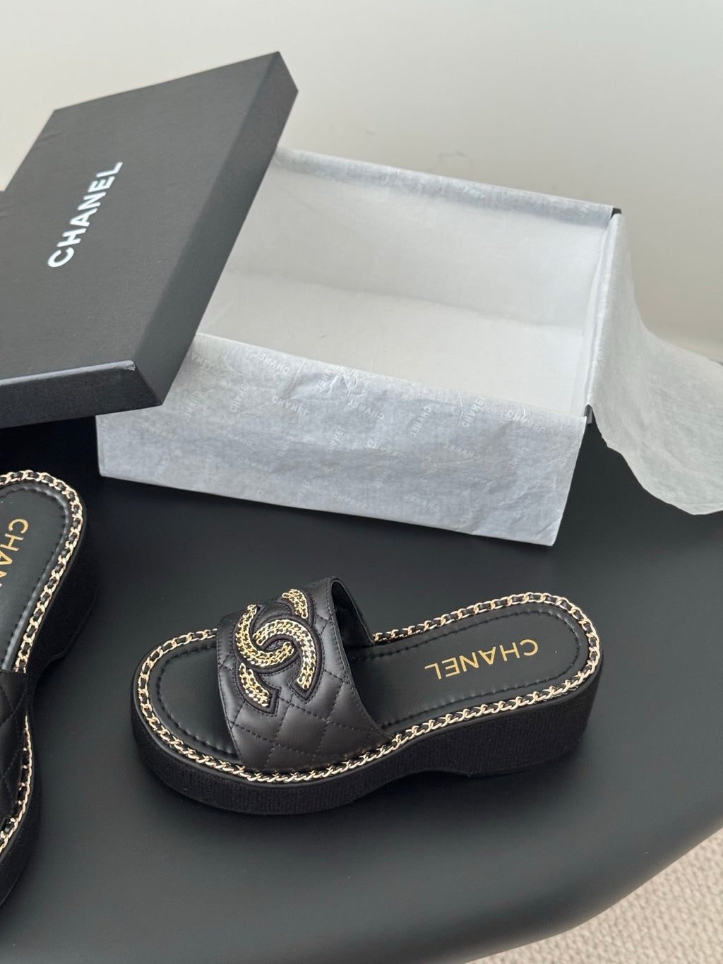 WEDGE HEELS IN BLACK CALFSKIN MIX CHAIN BASE