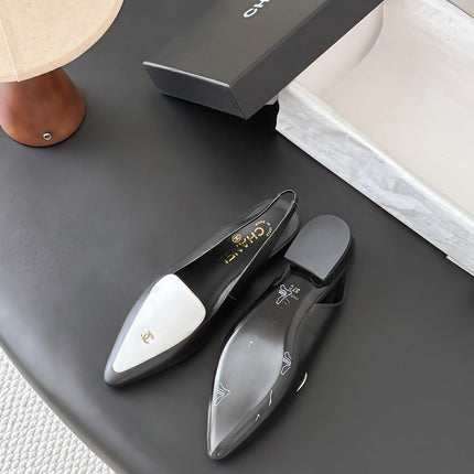 CHANEL 26S SLINGBACK FLAT IN BLACK AND WHITE CALFSKIN WITH CC LOGO