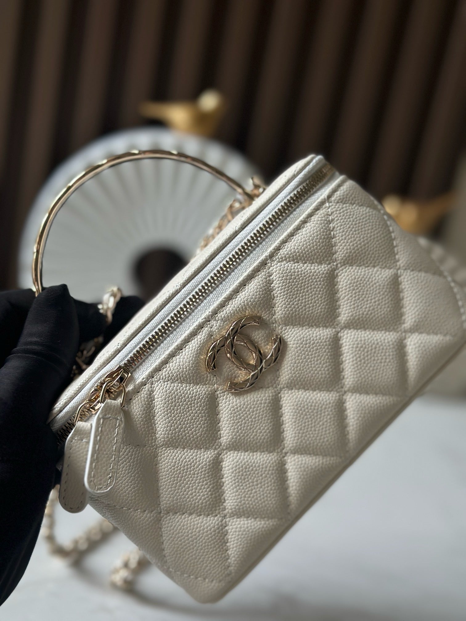 CHANEL 25S COCO CRUSH 17 IN CREAM CALFSKIN GOLD HARDWARE