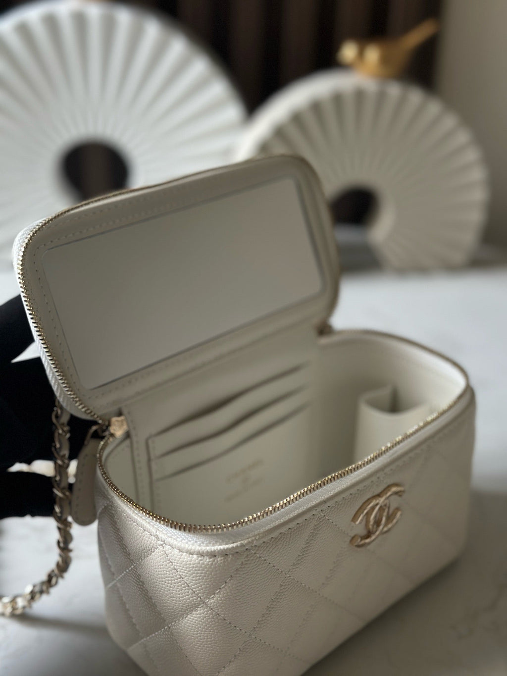 CHANEL 25S COCO CRUSH 17 IN CREAM CALFSKIN GOLD HARDWARE