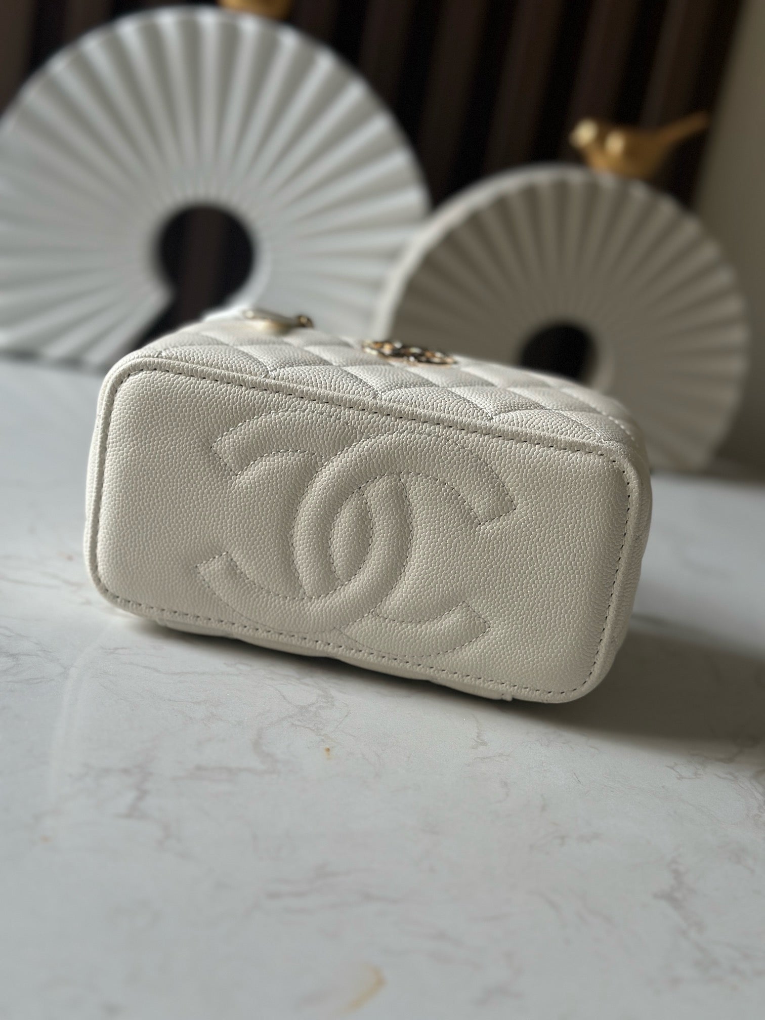 CHANEL 25S COCO CRUSH 17 IN CREAM CALFSKIN GOLD HARDWARE