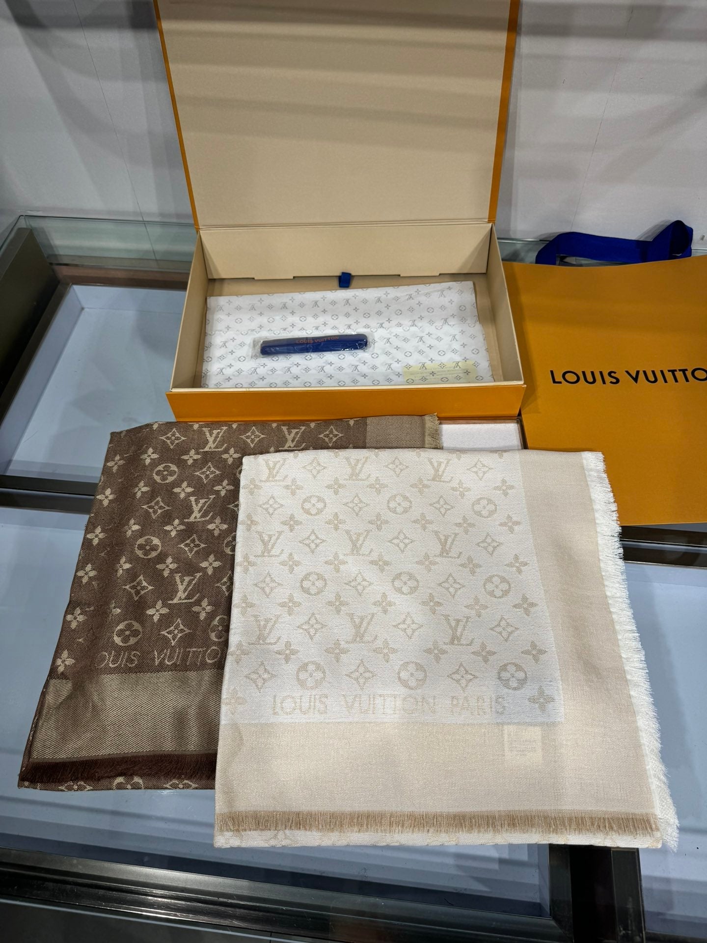 LV SCARF 140 CM IN WOOL MIX SILK 693014