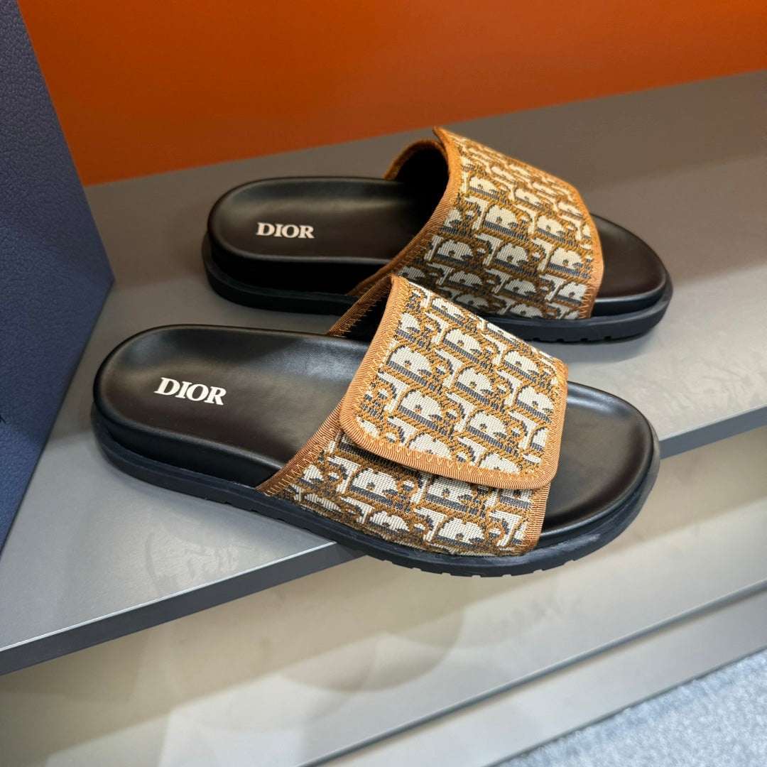 CD VELCRO STRAP SLIPPER AMBER JACQUARD