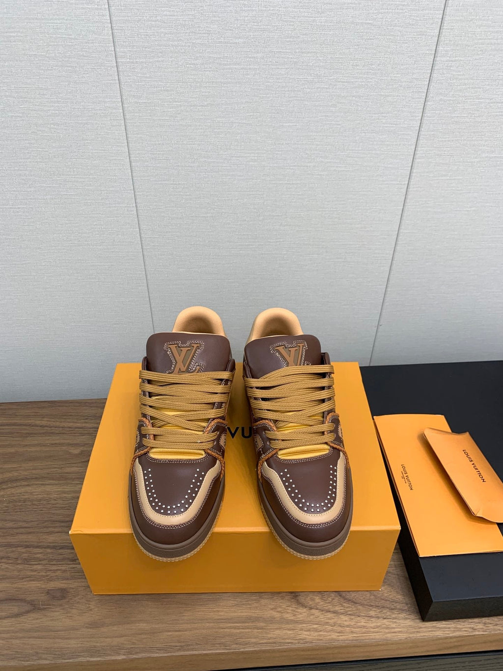 LV WOMEN'S TRAINER IN MARRON CALFSKIN