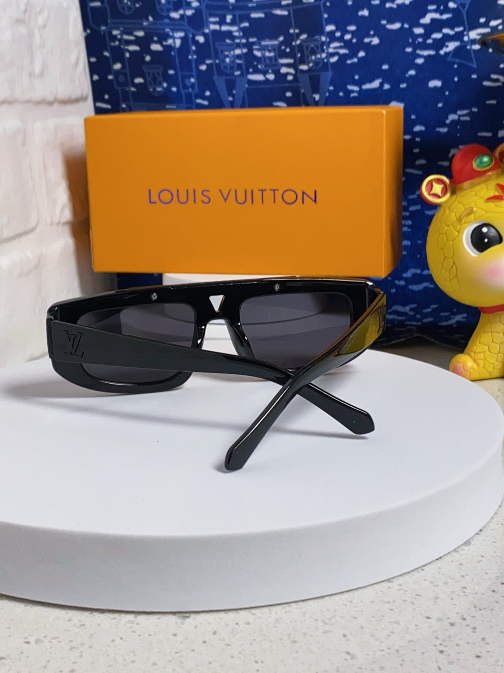 CLASH PILOT SUNGLASSES 567481 IN BLACK ACTETE