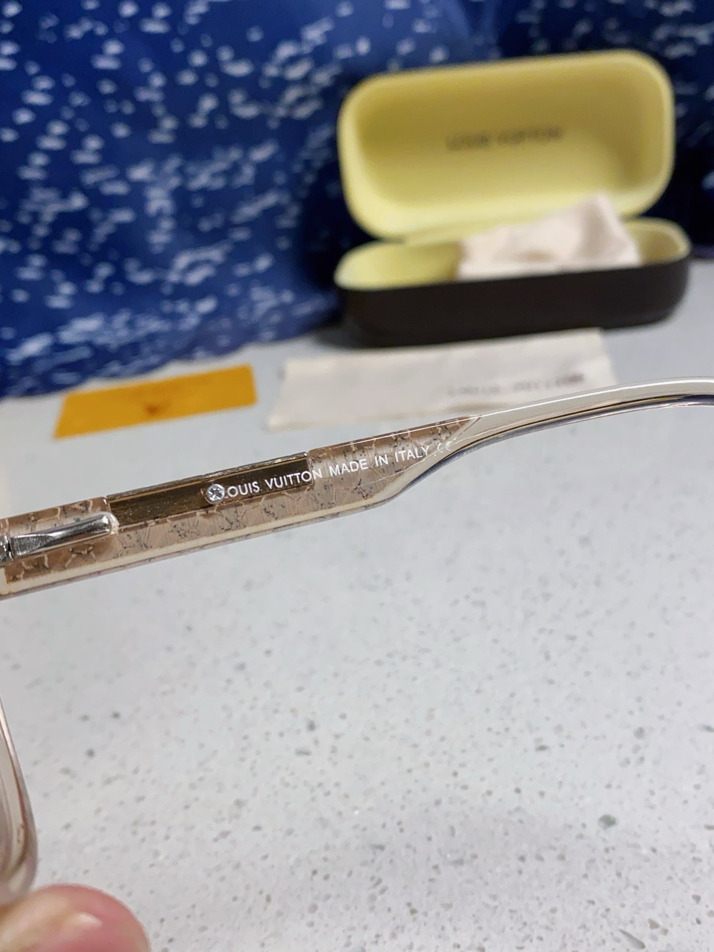 CAT EYE SUNGLASSES 570277 IN LIGHT BROWN CLEAR ACETATE EMBOSSED LOGO
