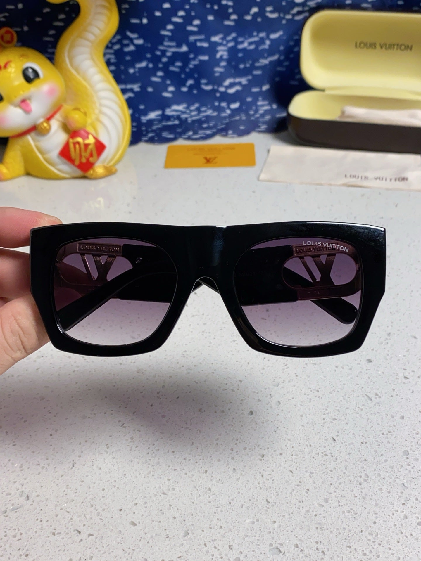 LINK SQUARE SUNGLASSES 570273 IN BLACK ACETATE GREY SMOKE LENS
