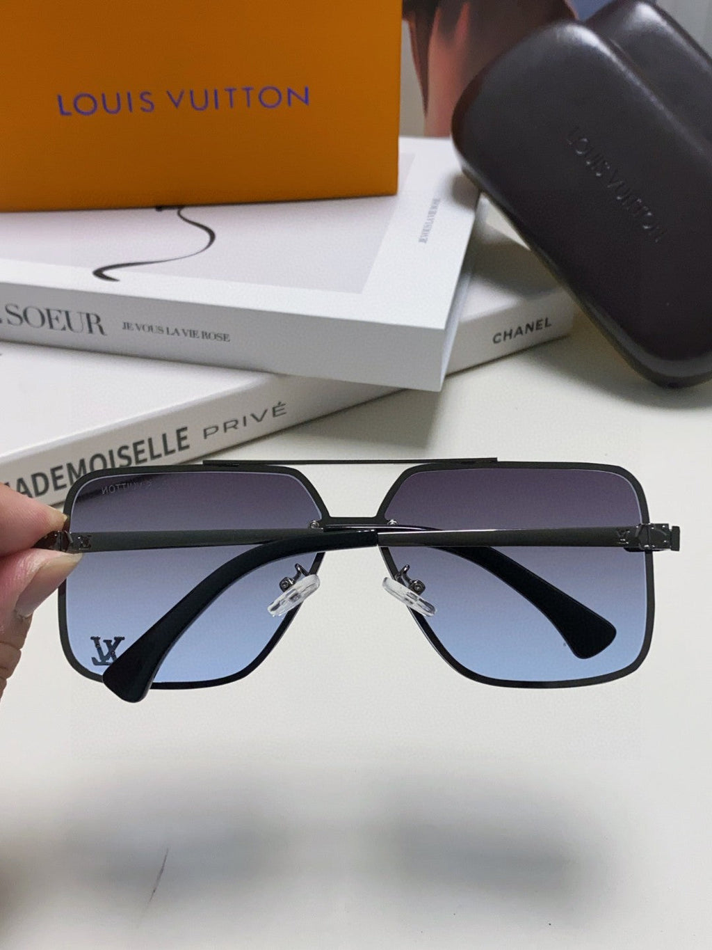 SQUARE SUNGLASSES 570263 IN BLACK METAL GREY SMOKE LENS
