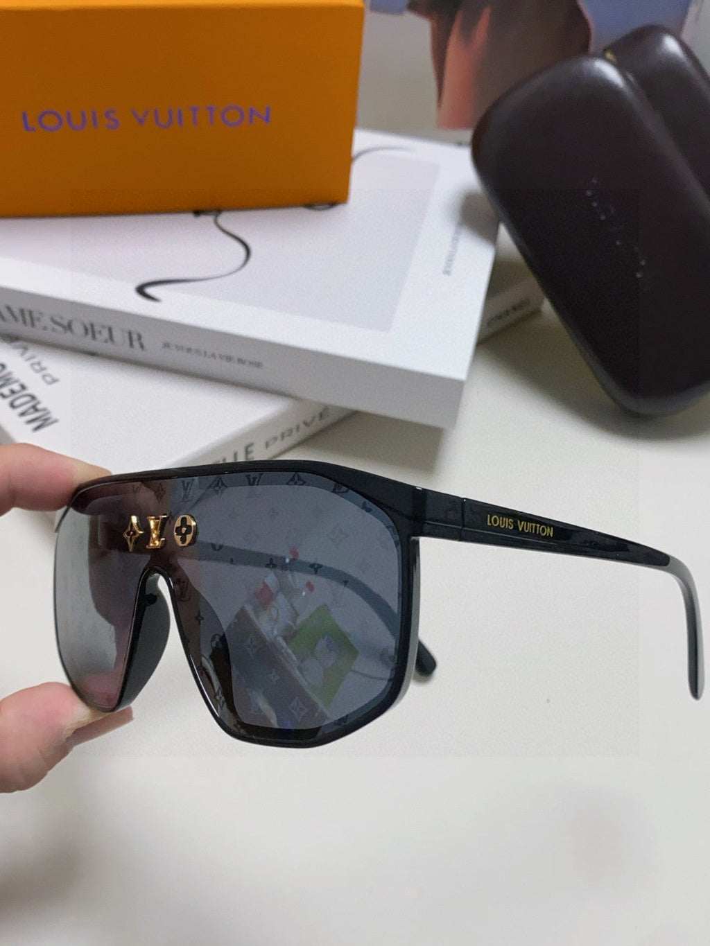 WAIMEA SUNGLASSES 570268 IN BLACK ACETATE MONOGRAM ON LENS