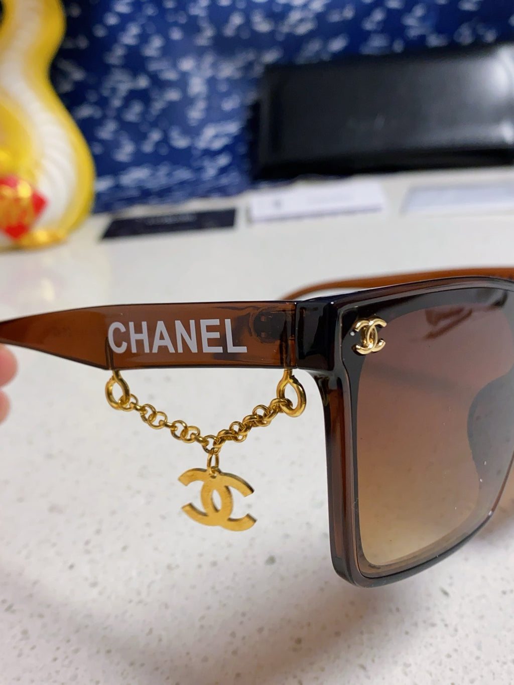 SQUARE SUNGLASSES 641810 IN BROWN ACETATE GOLD CHAIN