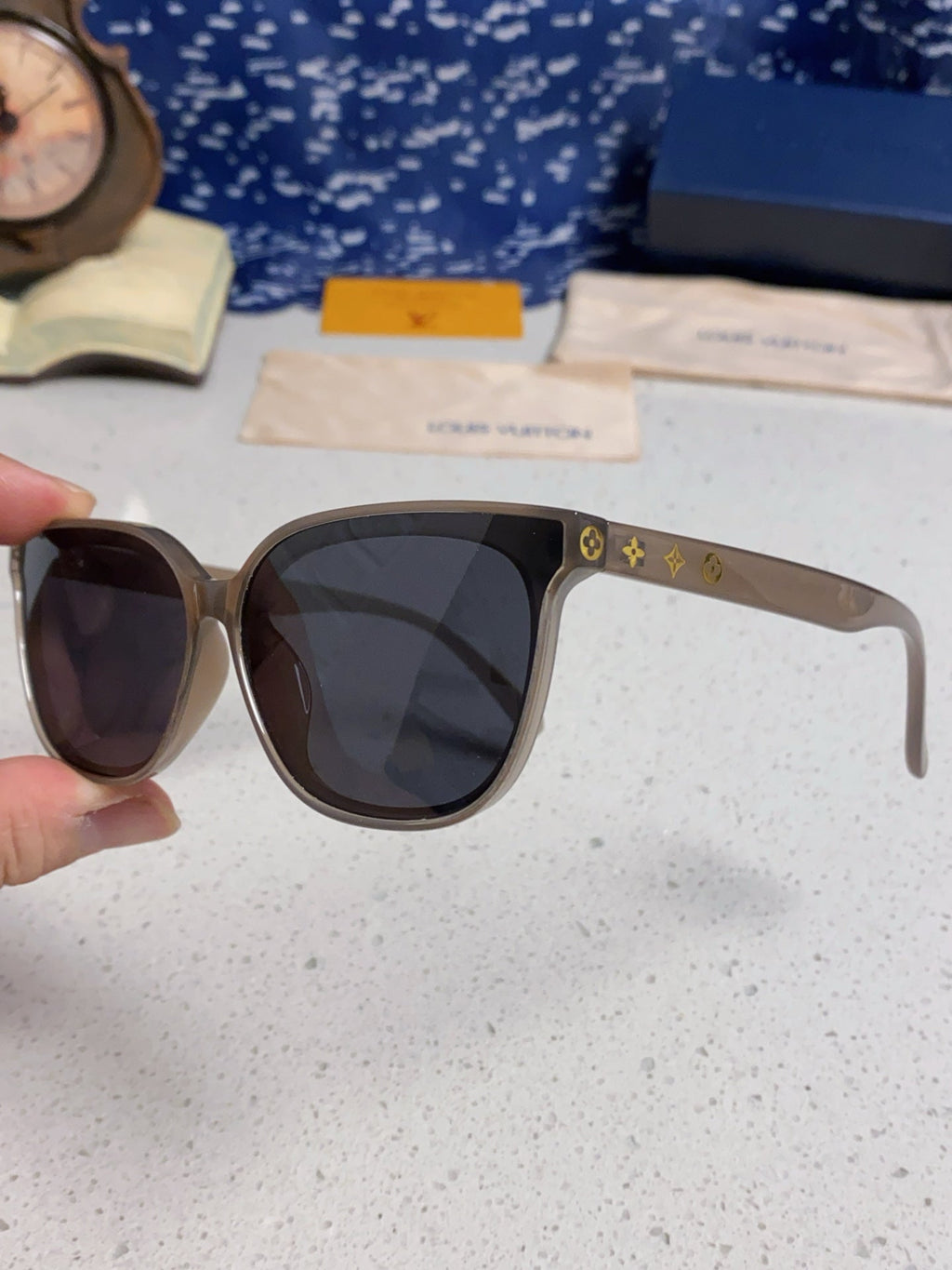 CAT EYE SUNGLASSES 571648 IN BEIGE CLEAR ACETATE