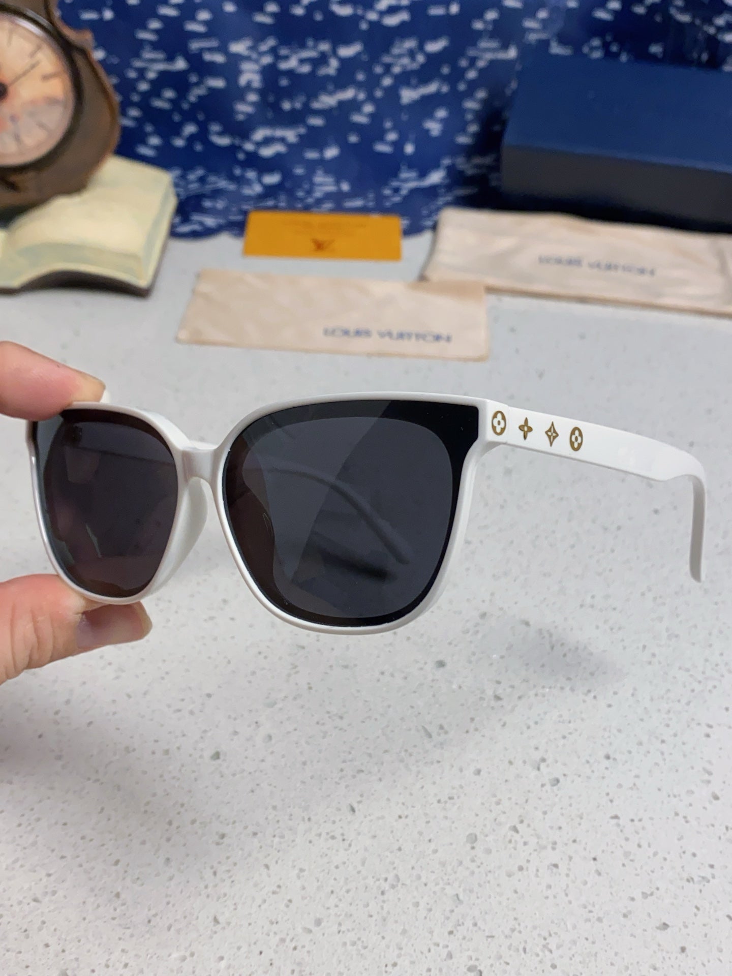 CAT EYE SUNGLASSES 571651 IN WHITE ACETATE
