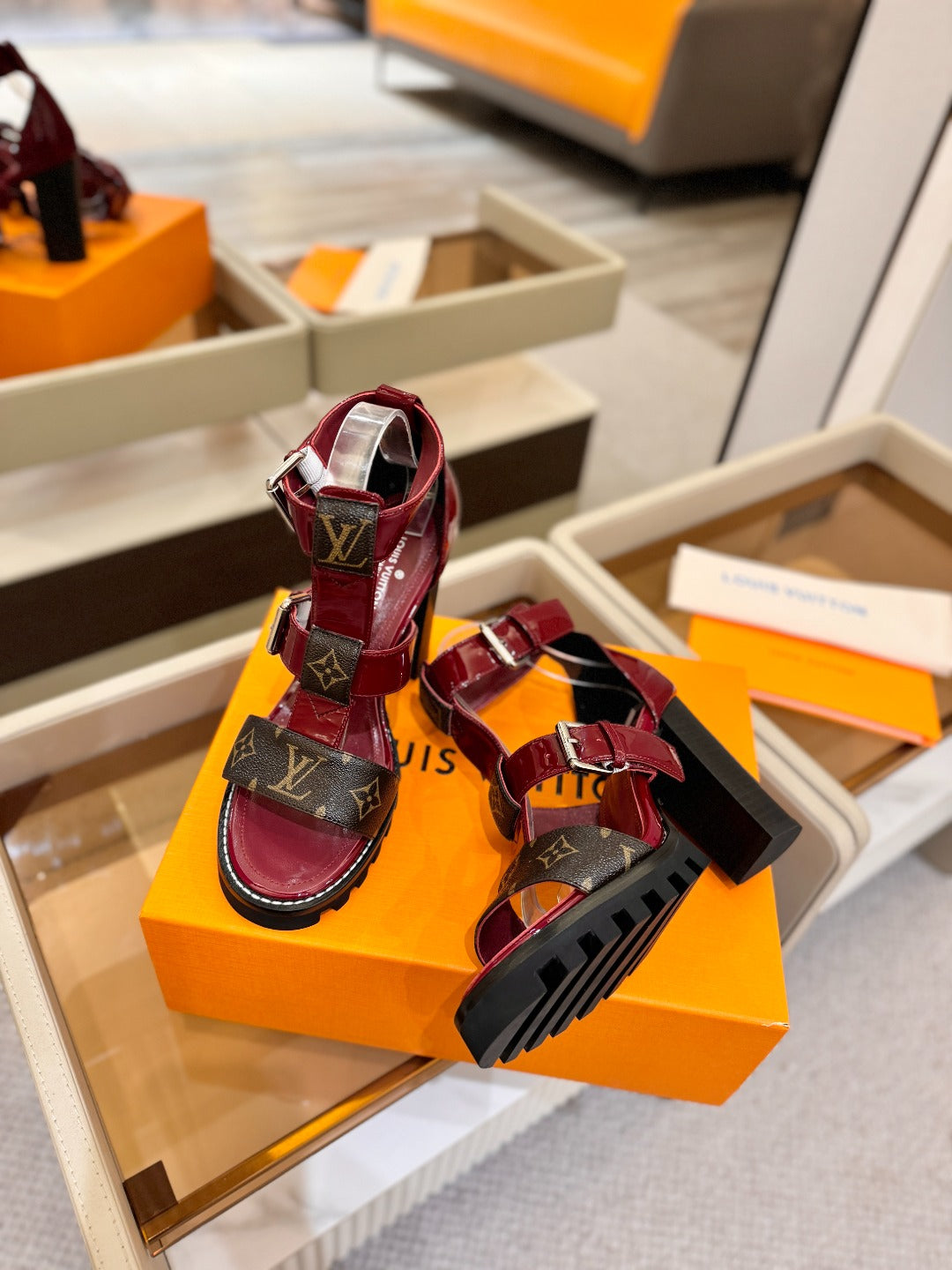 LV 26S STAR TRAIL HEELS 100 MM IN DARK RED AND BROWN CALFSKIN