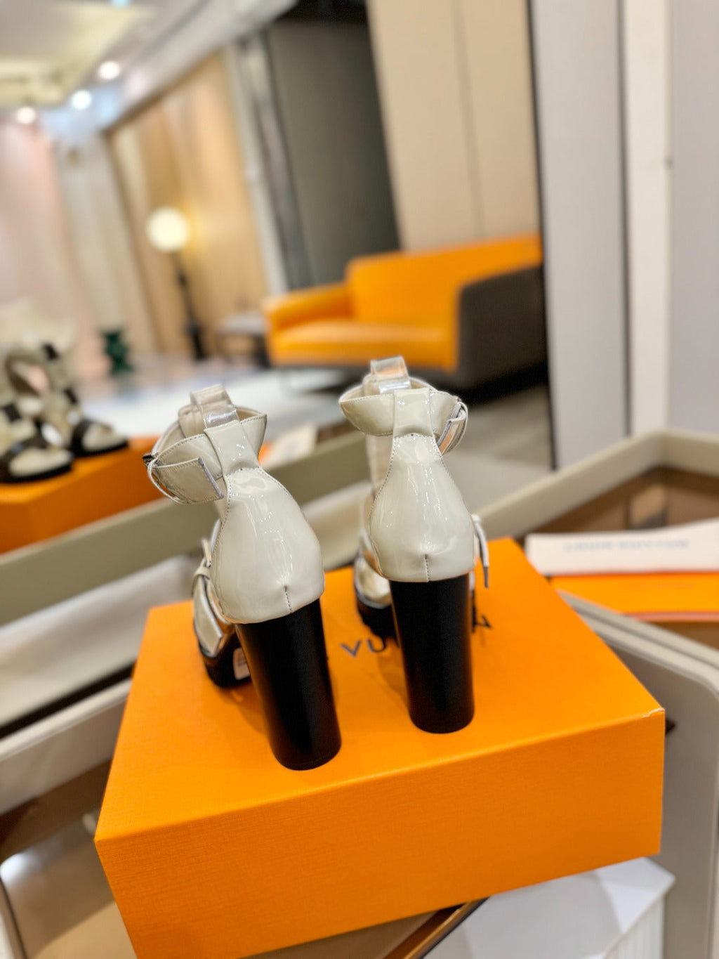 LV 26S STAR TRAIL HEELS 100 MM IN CREAM WHITE AND BROWN CALFSKIN