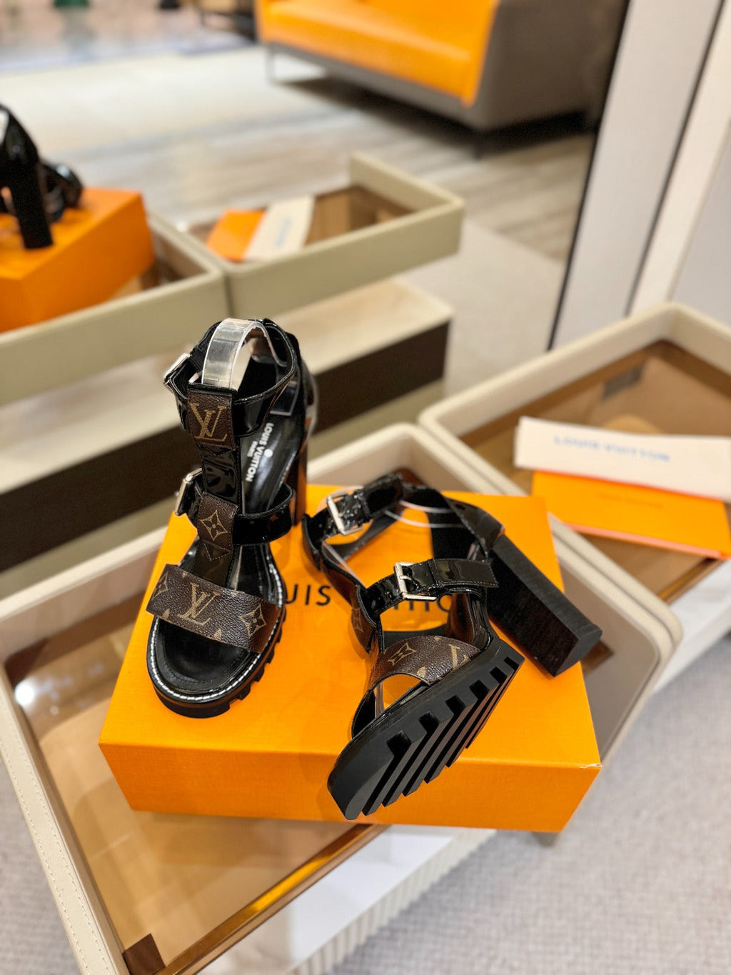 LV 26S STAR TRAIL HEELS 100 MM IN DARK BROWN AND BLACK CALFSKIN