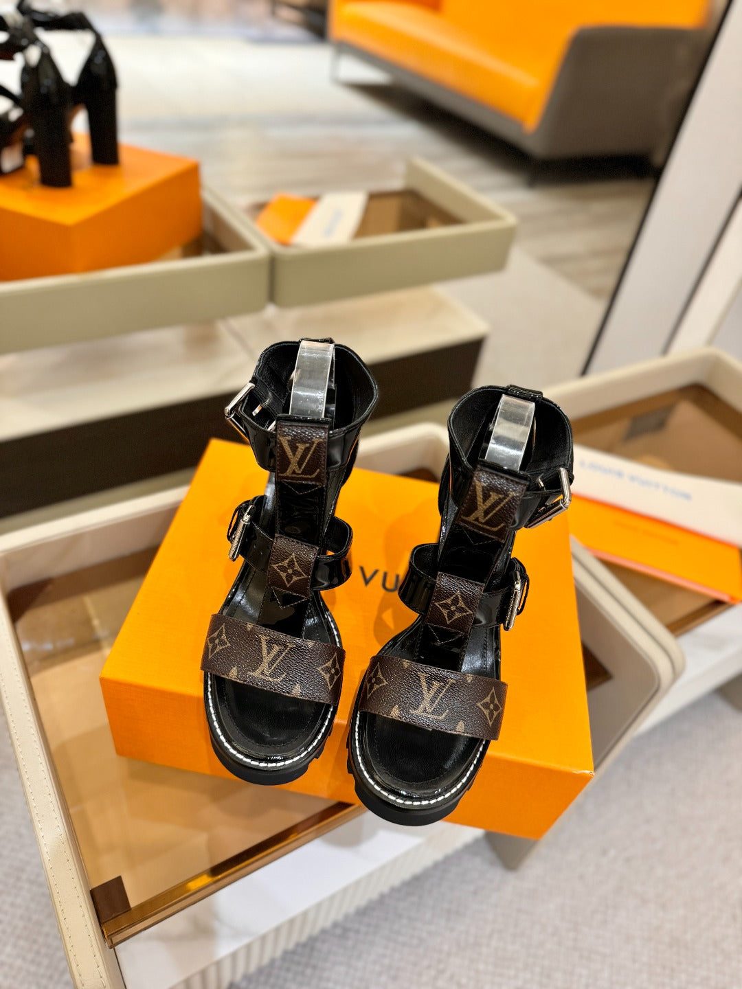 LV 26S STAR TRAIL HEELS 100 MM IN DARK BROWN AND BLACK CALFSKIN