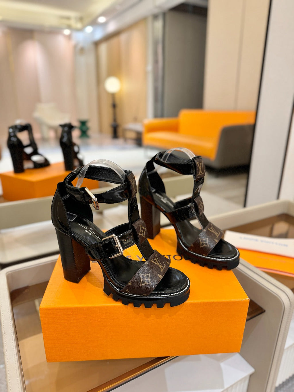 LV 26S STAR TRAIL HEELS 100 MM IN DARK BROWN AND BLACK CALFSKIN