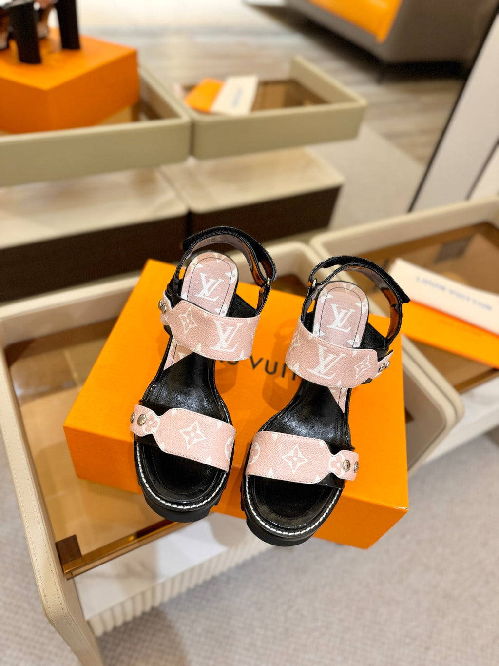 LV 26S HIGH HEEL SANDALS 100 MM IN LIGHT PINK AND BLACK CALFSKIN