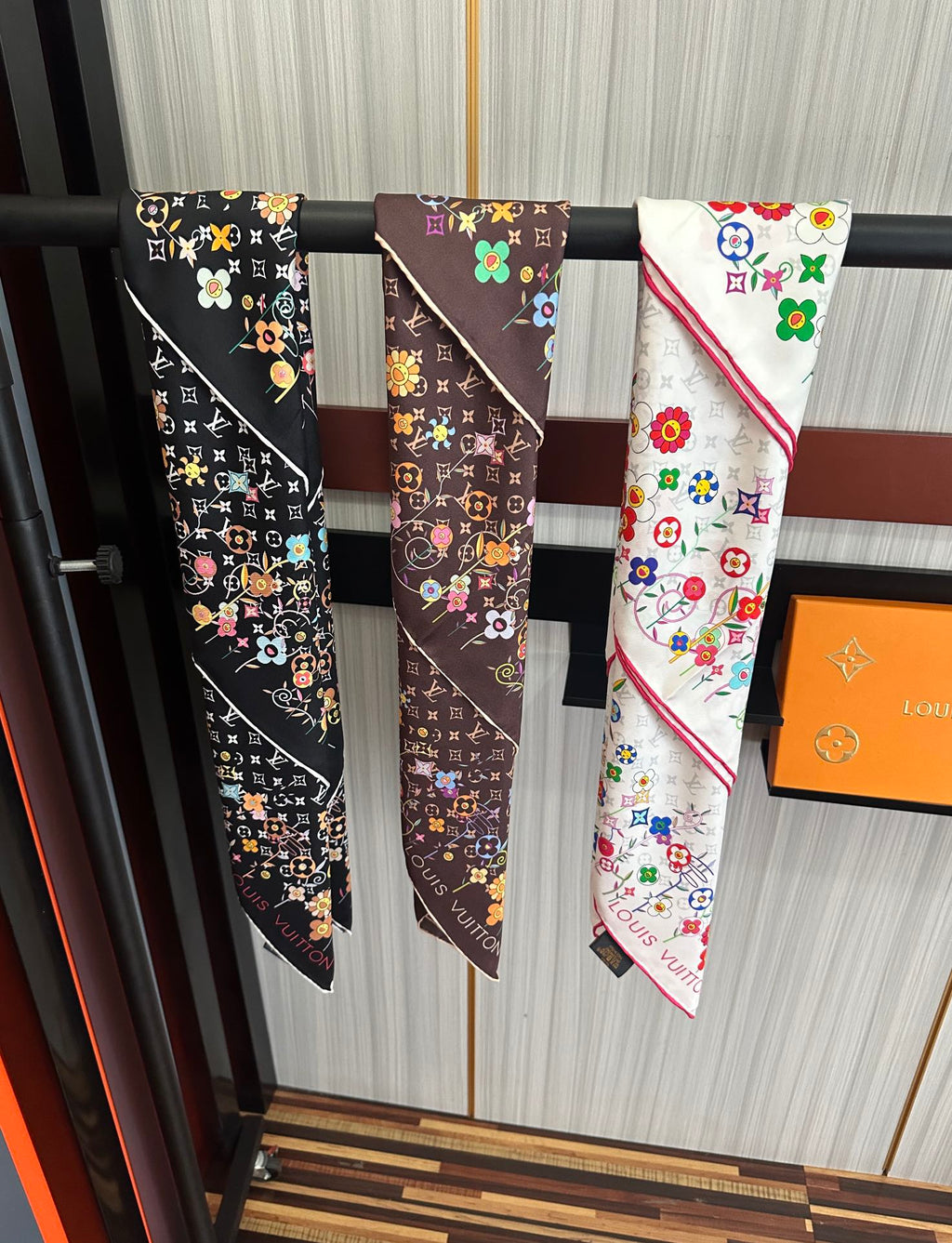 LV SCARF 90 CM IN SILK 730542