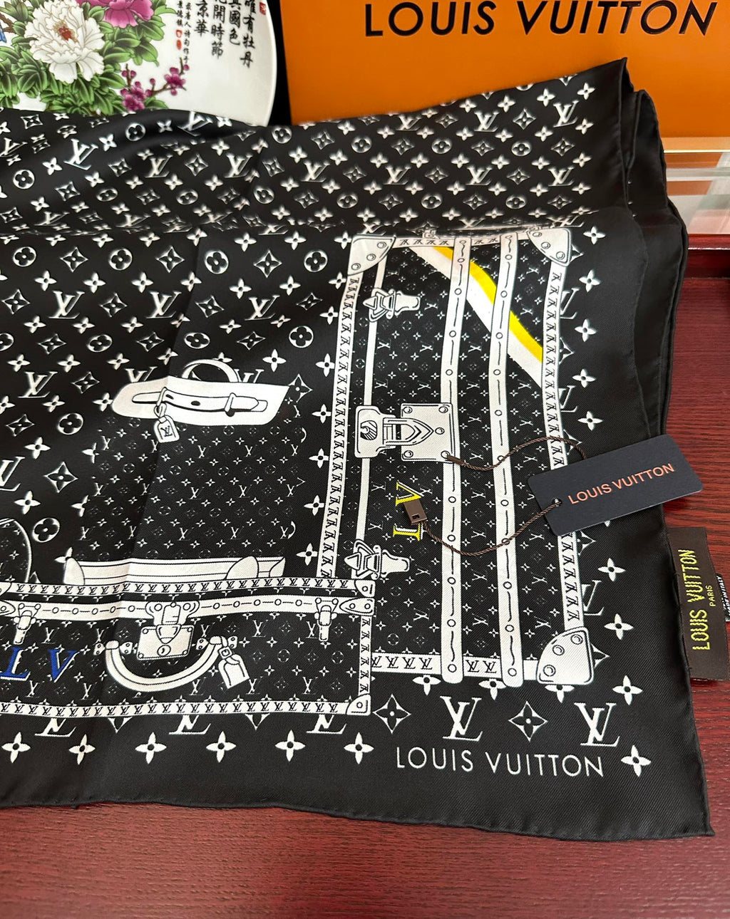 LV SCARF 90 CM IN SILK 733839